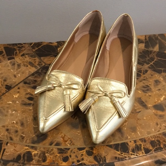 Isaac Mizrahi Shoes - SOLD ❌ Isaac Mizrahi Pointed Gold Shoes